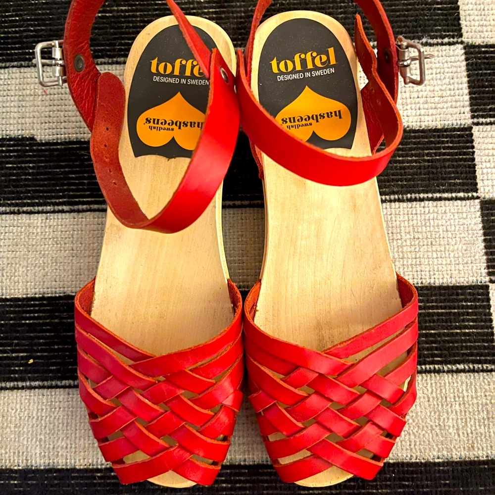 Beautiful Red Swedish Hasbeens Toffel clog sandal low heel size 6 US 36 EURO
